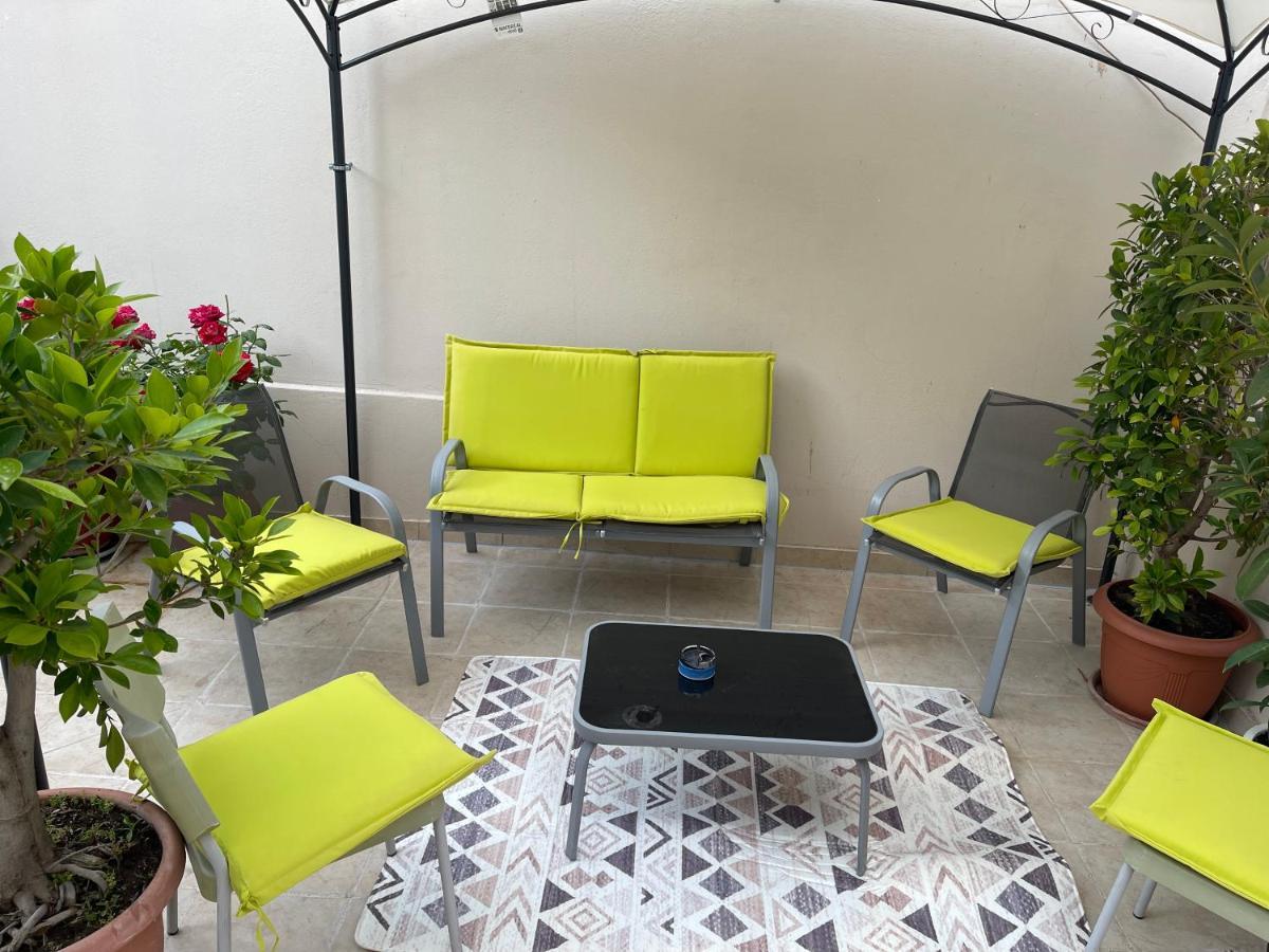 Cozy Minimal Apartment Piräus Exterior foto