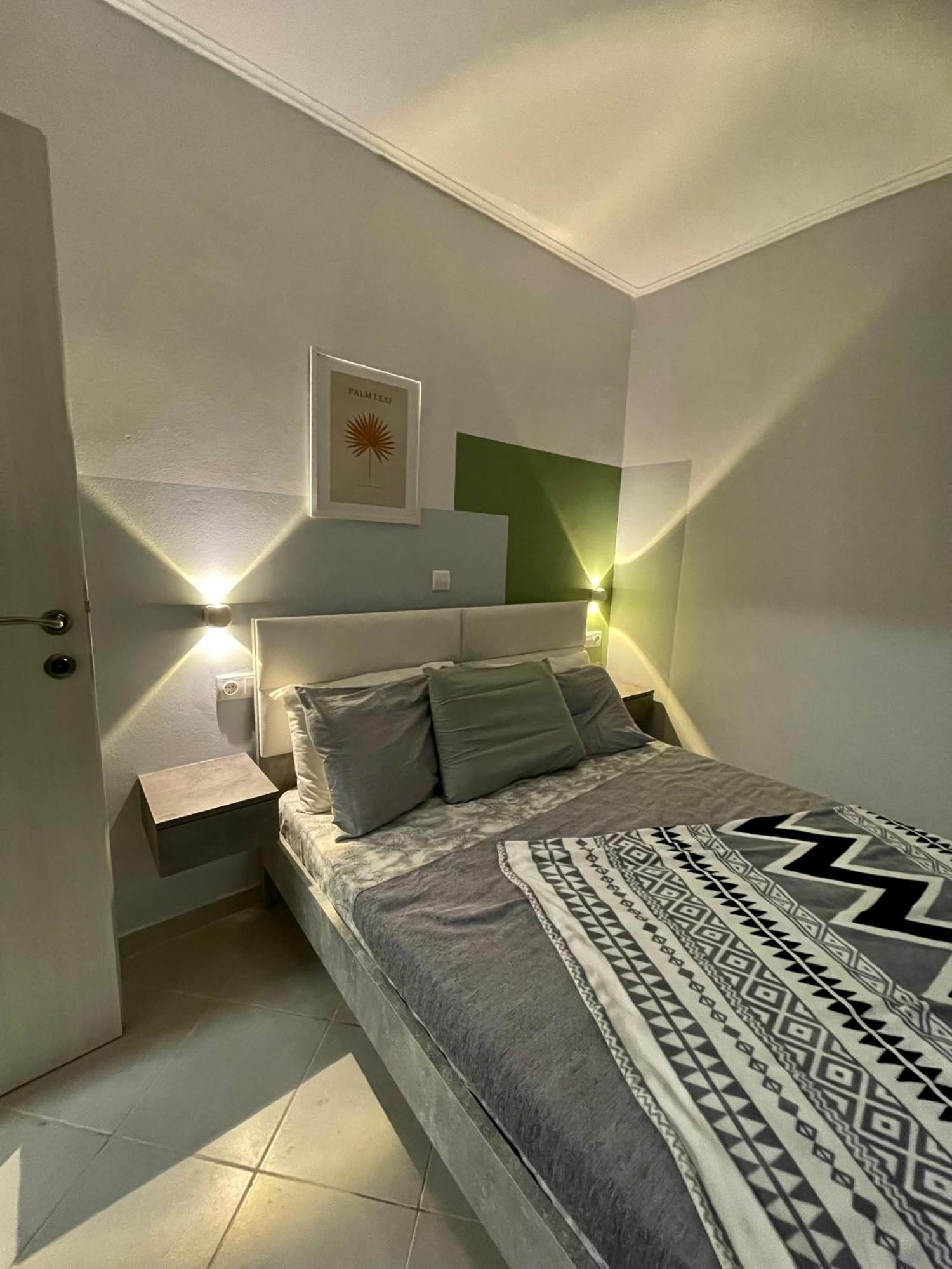 Cozy Minimal Apartment Piräus Exterior foto
